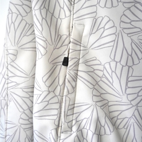 Women’s North Face Soft Shell Windbreaker Jacket white Size S - Picture 3 of 5